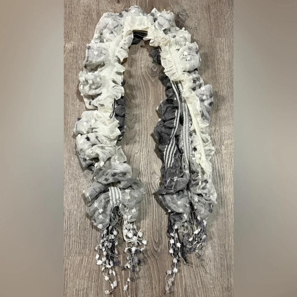 Gray White Textured Scrunch Scarf Wrap Fringe 60x14